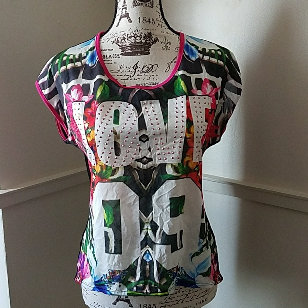 "LOVE 09" Top